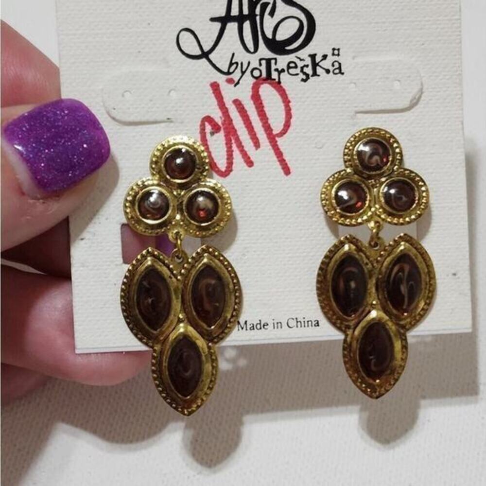 Aris by Treska Gold Tone Brown Swirl Cabochon Tiered Drop Clip On Earrings